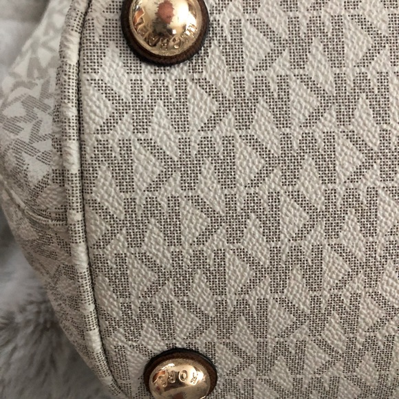 Michael Kors Authentic Bag - Picture 12 of 12